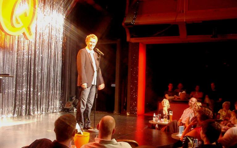 2006 Desimo moderiert in Berlin den Quatsch Comedy Club live